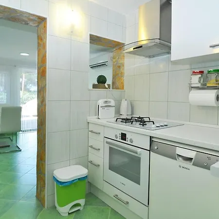 12491b Apartment